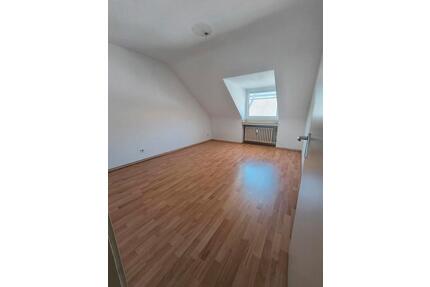 Schöne 3-Zimmer-Dachgeschosswohnung, 65qm - Düsseldorf Stadtbezirk 9