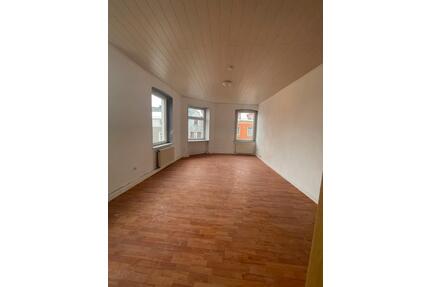 Helle geräumige 3 Zimmer Wohnung mit Einbauküche - Hof Altstadt