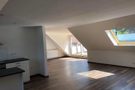 3,5-Zimmer-Dachgeschosswohnung mit Südbalkon in ruhiger Lage - Schwarzenbek