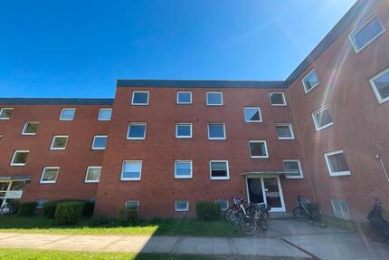 Frisch renovierte 4 Zimmer-Wohnung mit Balkon und modernisierten Bad - Brunsbüttel