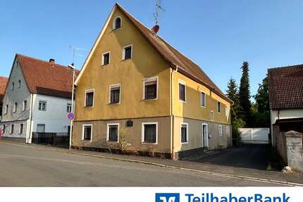 Haus zum Kaufen in Erlangen Frauenaurach 359.000,00 € 236 m² - Erlangen / Frauenaurach