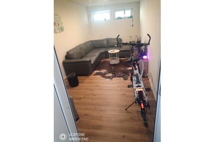 Apartment 1 Zimmer Plus Wohnküche Essküche Bad EG Küche 40qm - Sonneberg