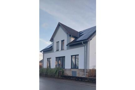 Kernsaniertes Einfamilienhaus & großem Grundstück in Peckelsheim - Willebadessen