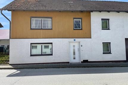 Einfamilienhaus mit Nebengebäuden - Osterhofen
