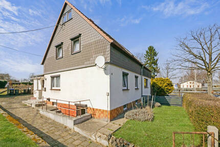 Klassischer Charme in Neustadt (Sa): Gemütliche 5-R-Doppelhaushälfte mit grünem Grundstück (590 m2) - Neustadt in Sachsen