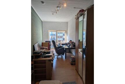 Sehr große WG-geeignete 6,5-Zimmer-Wohnung - Kiel Südfriedhof