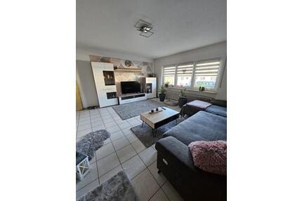 Schöne, große 2,5 ZKB-Wohnung mit eigenem Eingang und Stellplatz - Straßberg