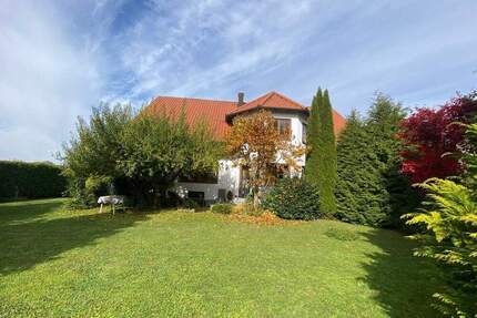 Dein Traum - Dein Glück - Dein Zuhause ◆ Geräumiges Zweifamilienhaus in naturnaher Umgebung in Fellheim - flexibel nutzbar