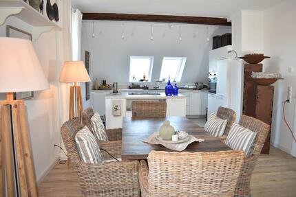 Großzügige neu renovierte 4 Zimmer Wohnung incl. Garten - Martfeld