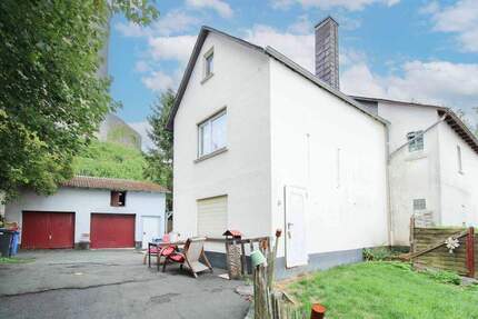 Wohnen unterhalb der Burg - mit Garten, 2 Garagen und weiteren Stellplätzen - Greifenstein