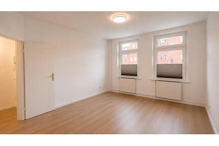 Freie sanierte 2-Zimmer-Wohnung in Lübeck – Kronsforder Allee