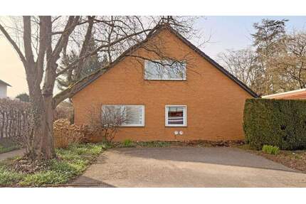 Moers-Utfort: Einfamilienhaus mit großem Süd-West-Grundstück!