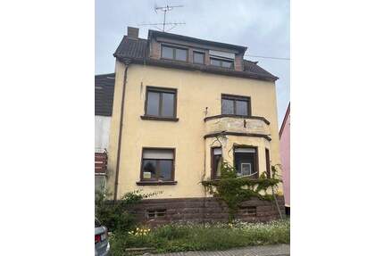 Ein Investoren-Juwel: Sanierungsbedürftiges 3-Familienhaus mit Potenzial plus einem zusätzlich Baugrundstück in Saarlouis