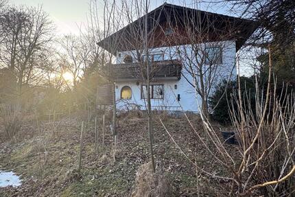 Seltenes Anwesen mit Berg- und Schlossblick in Raubling-Kirchdorf