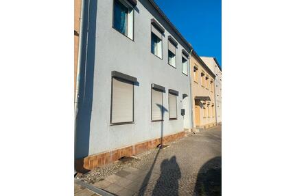 Schönes Reihenhaus mit Potenzial - Güsten