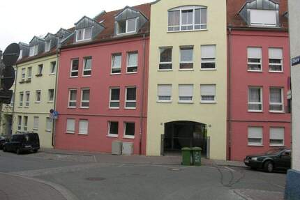 Moderne 2-Zimmer-Dachgeschosswohnung in zentraler und ruhiger Lage-Nähe Fürther Rathaus.