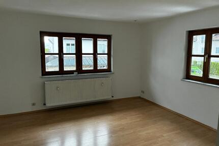 Freundliche 4 Zi.-Wohnung, Küche, Bad - Zorneding