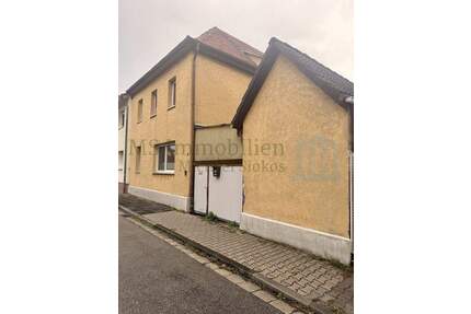 *** Charmantes Zweifamilienhaus mit Potenzial - ca. 341 m² Grundstück *** - Lampertheim-Hofheim