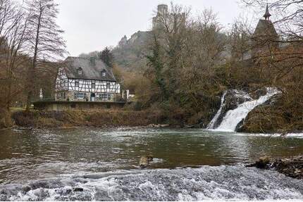 Historische ehem. Mühle von 1651 in Alleinlage unter der Burg Pyrmont - Roes