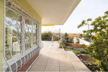Helles, modernes Einfamiienhaus mit Terrasse - Balkon + Garten in Hümmerich - Weitblick in die Eifel