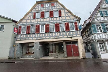 Denkmalgeschütztes 2-Familienhaus mit Ladenfläche in Vaihingen an - Vaihingen an der Enz