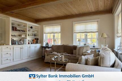 **Reserviert** - Charmante 3-Zimmer-Erdgeschosswohnung mit großzügiger Terrasse und eigenem Garten in Keitum - Sylt