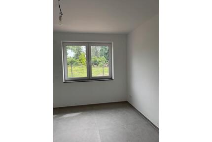 Moderne Erdgeschosswohnung mit eigenem Garten in ruhiger Lage - Burgdorf