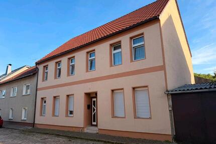 10 Zimmer Haus mit Hof und Hinterhof frisch Renoviert komplett - Sonnewalde