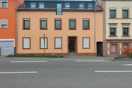 Wohnung Zu Vermiete 1.OG - 1.000,00&nbsp;EUR Kaltmiete, ca.&nbsp; 90,00&nbsp;m&sup2; in Neunkirchen (PLZ: 66538)