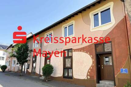 Haus zum Mieten in Pillig 5.200,00 € 656.77 m²