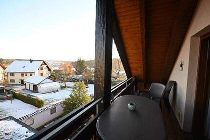 Sehr gepflegte, vollständig möblierte 2,5-Zimmer-Wohnung mit zwei Balkonen - Loßburg Rodt