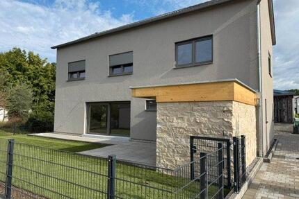 Verkaufe Einfamilienhaus (Neubau) in zentraler ruhiger Lage - Abensberg