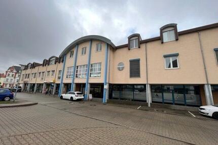 Helle und moderne 3 Raumwohnung im DG mit Einbauküche in zentraler Lage - Freiberg