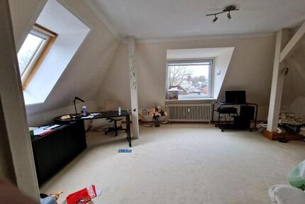 Ruhig und doch citynah: Möblierte 2-Zimmer-DG-Wohnung - Hamburg Wandsbek