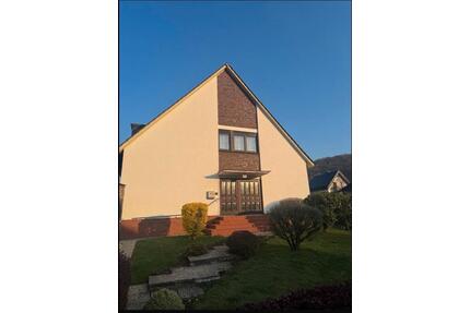 Sanierte Erdgeschosswohnung - 1.970,00&nbsp;EUR Kaltmiete, ca.&nbsp; 100,00&nbsp;m&sup2; in Lohmar (PLZ: 53797)