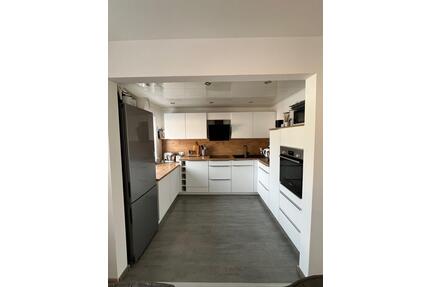 Sanierte 3-Zi.-ETW mit Einbauküche, Kamin & Stellplatz - Bielefeld Heepen