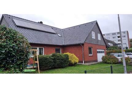 Solides Zweifamilien-Haus in 25917 Leck