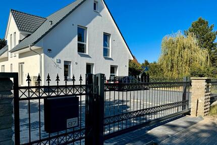 Traumhafte 3,5 Zimmer DG Wohnung, EBK, Garten, Neuwertig, A+ - Falkensee