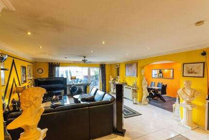 251 m² auf einer Ebene , separater Eingang, riesen Terrasse, 2 Wohnungen - Mannheim Käfertal