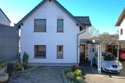 Ruhig gelegenes Wohnhaus mit Carport, Wintergarten, überdachtem Balkon und Garten in Berndorf