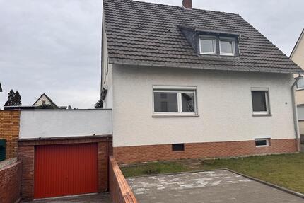 Oberursel-Weißkirchen: 2-Familienhaus mit ELW, Garage und Garten - Oberursel (Taunus)