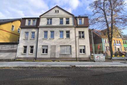 Gebotsverfahren !!! Lukratives Mehrfamilienhaus mit 6 Wohneinheiten - Neupetershain