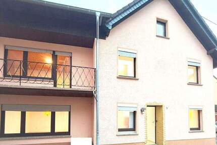 Renoviertes Einfamilienhaus mit Garage, Scheune und zusätzlichem Gartengrundstück in Großlittgen