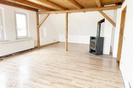 ***VIEL PLATZ & BESONDERER WOHNCHARAKTER - 6-ZIMMER-MAISONETTE MIT KAMIN*** ab demnächst zu vermieten - Riesa Gröba