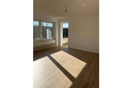 Stilvoll renovierte 4-Zimmer-Wohnung mit überdachter Loggia - Osnabrück Dodesheide