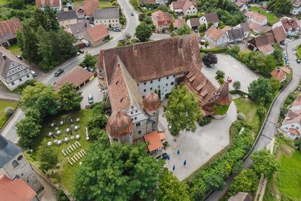 Wohnen im Schloss - 990,00&nbsp;EUR Kaltmiete, ca.&nbsp; 110,00&nbsp;m&sup2; in Forchheim (PLZ: 91301)