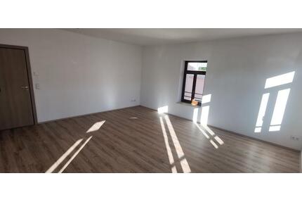 Helle 3 Raum Wohnung mit Balkon - Frankenberg (Sachsen)