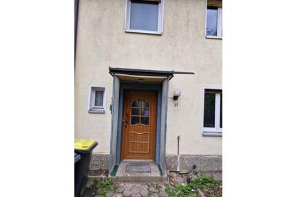 Sanierungsbedürftiges Reihenmittelhaus mit großem Potenzial in beliebter Lage zu verkaufen! - Forchheim