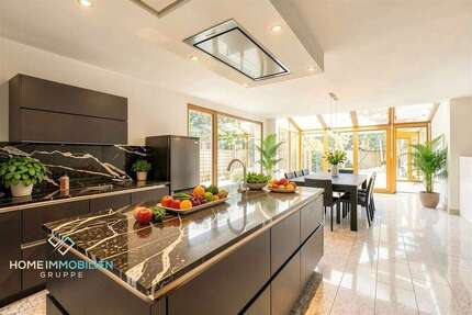 Haus zum Kaufen in Düsseldorf 1.100.000,00 € 300.39 m²