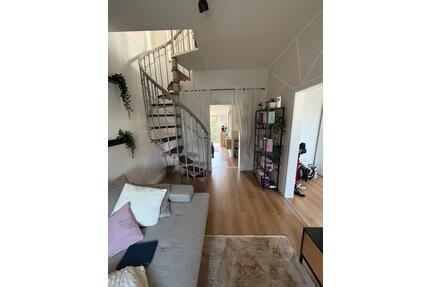 Frisch renovierte 2,5-Zimmer Maisonette Wohnung in ruhiger Lage - Düsseldorf Stadtbezirk 9